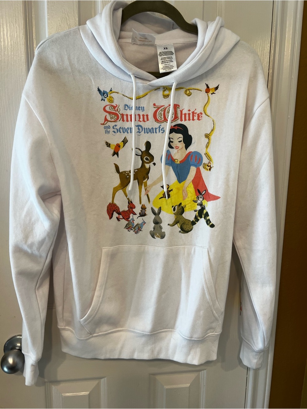 Disney Princess Snow White Hoodie in White with Multicolor Graphic, Size XS